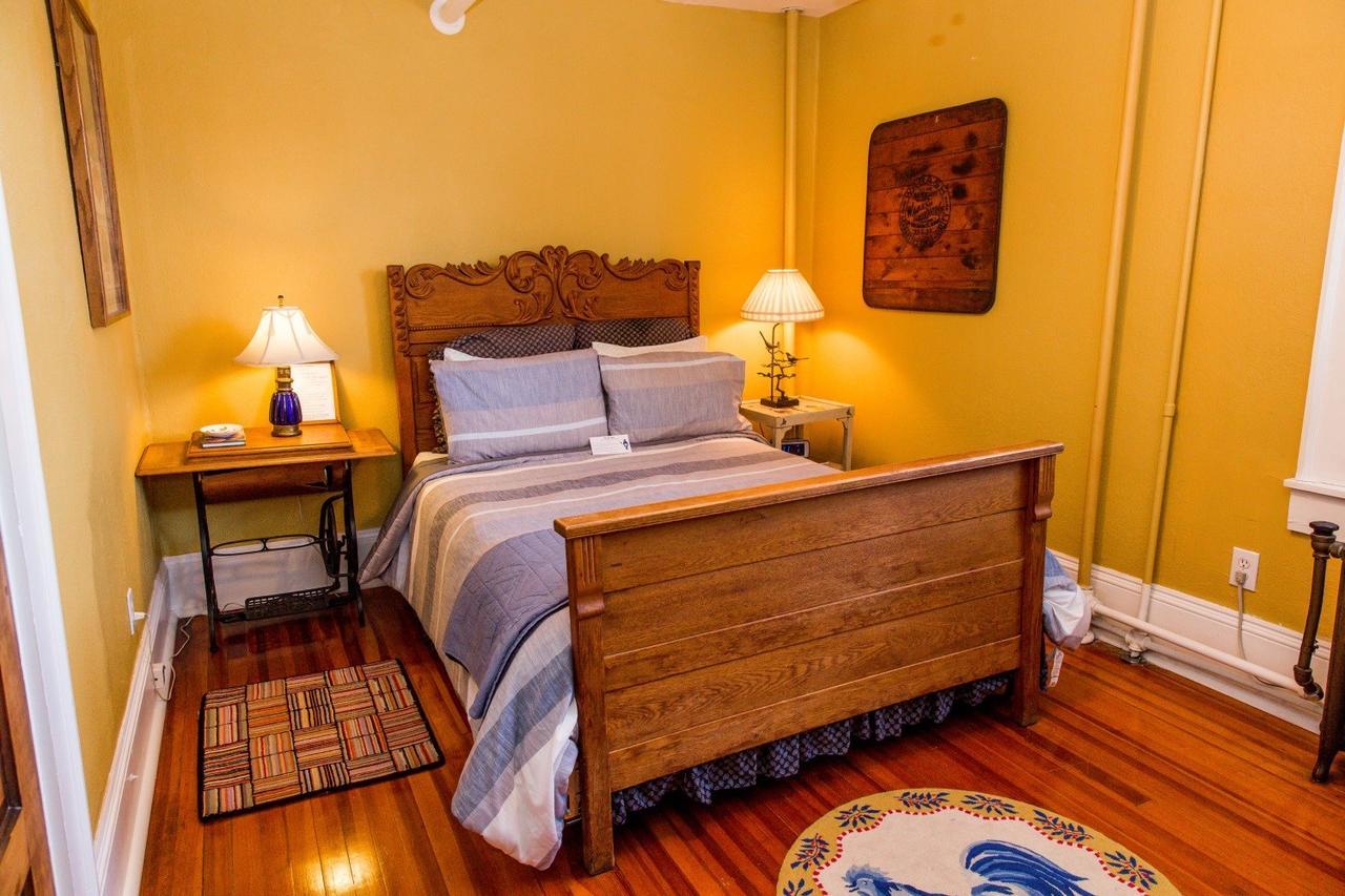 The Henderson Bed & Breakfast Hendersonville Exterior photo