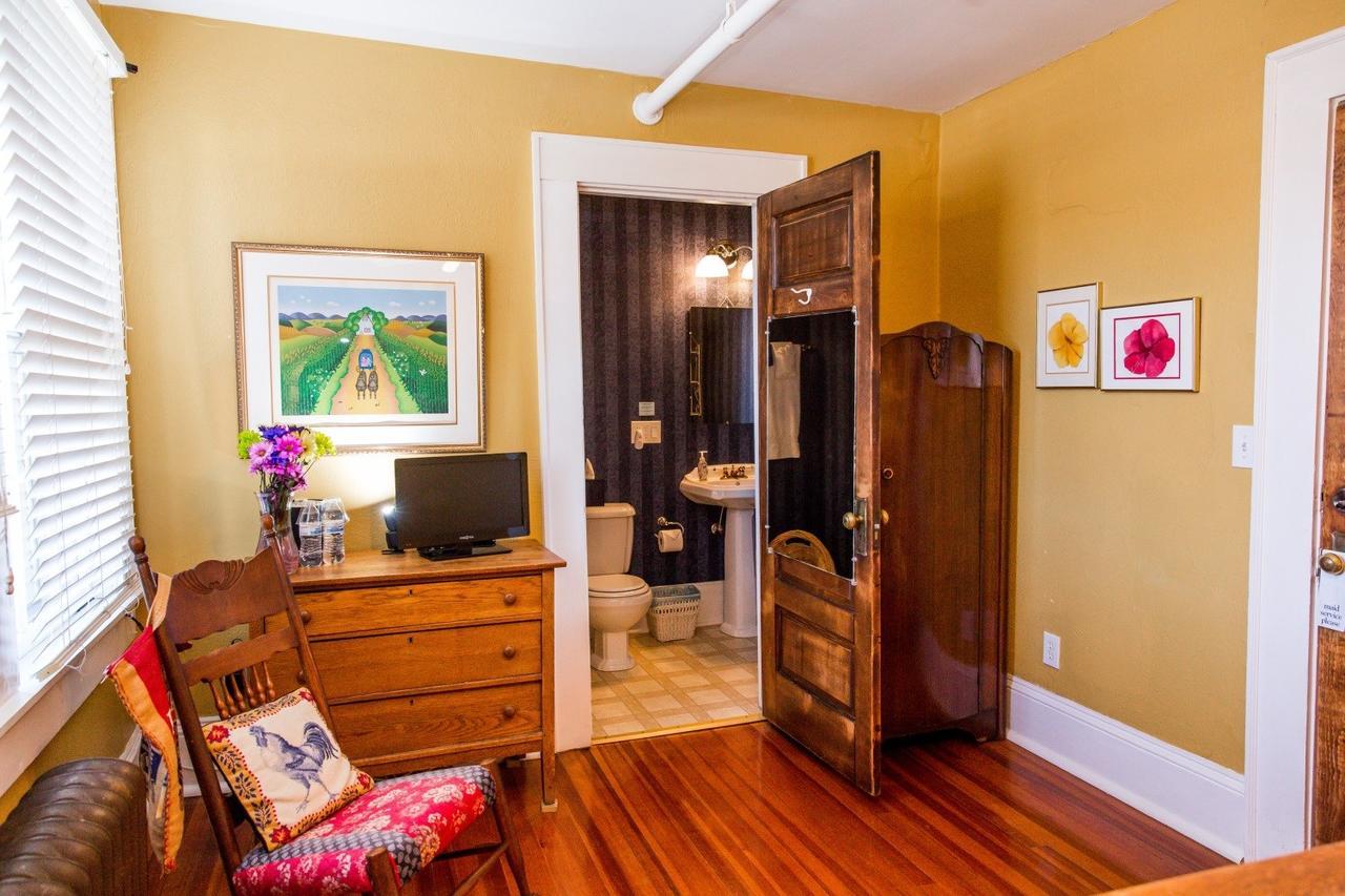 The Henderson Bed & Breakfast Hendersonville Exterior photo