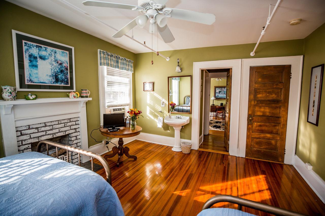 The Henderson Bed & Breakfast Hendersonville Exterior photo