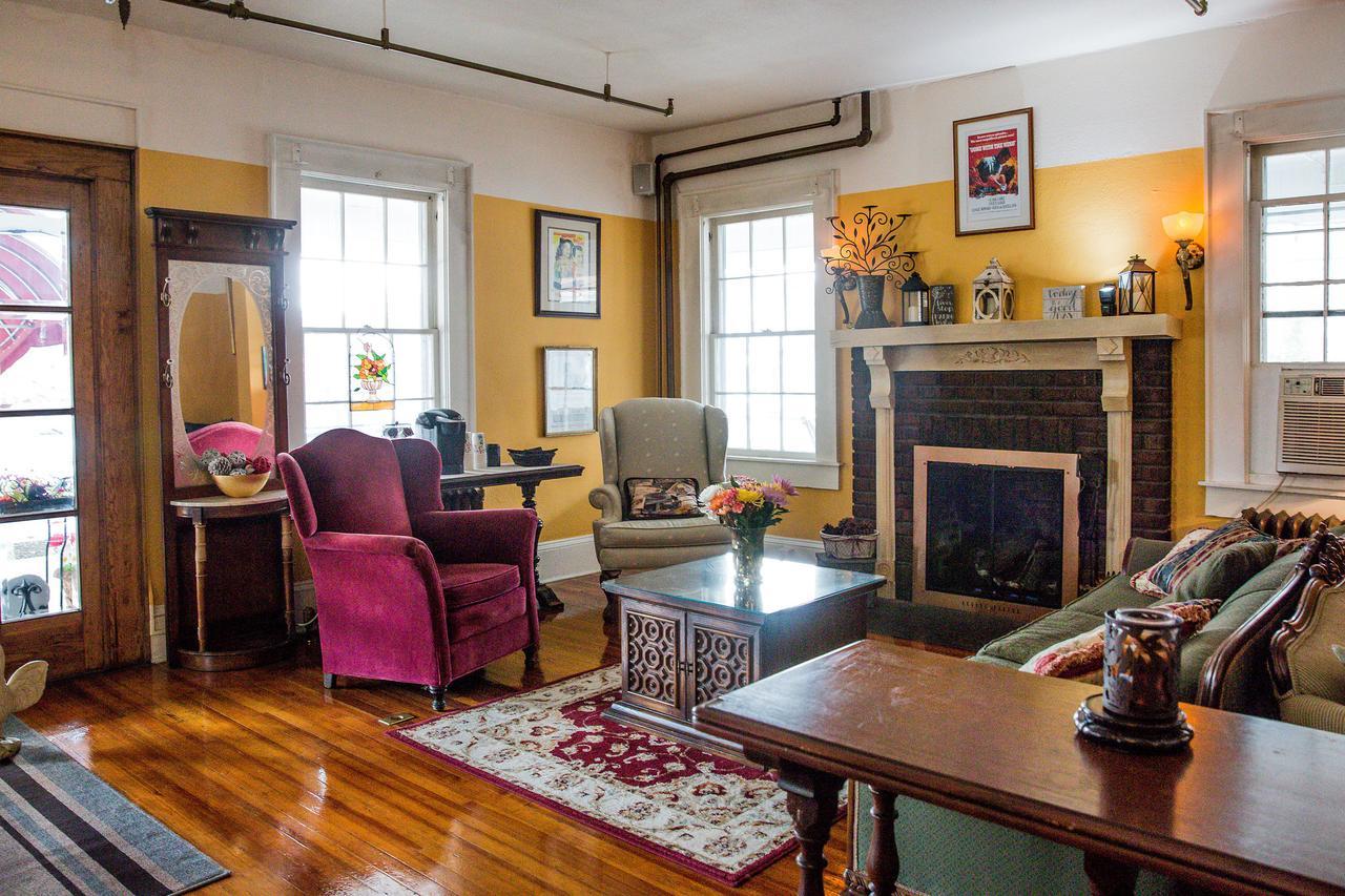 The Henderson Bed & Breakfast Hendersonville Exterior photo