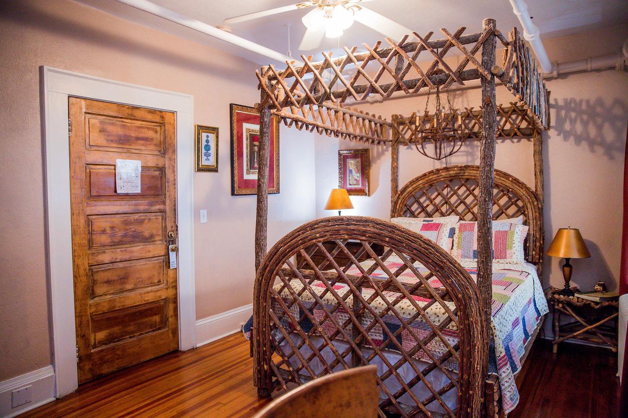 The Henderson Bed & Breakfast Hendersonville Exterior photo