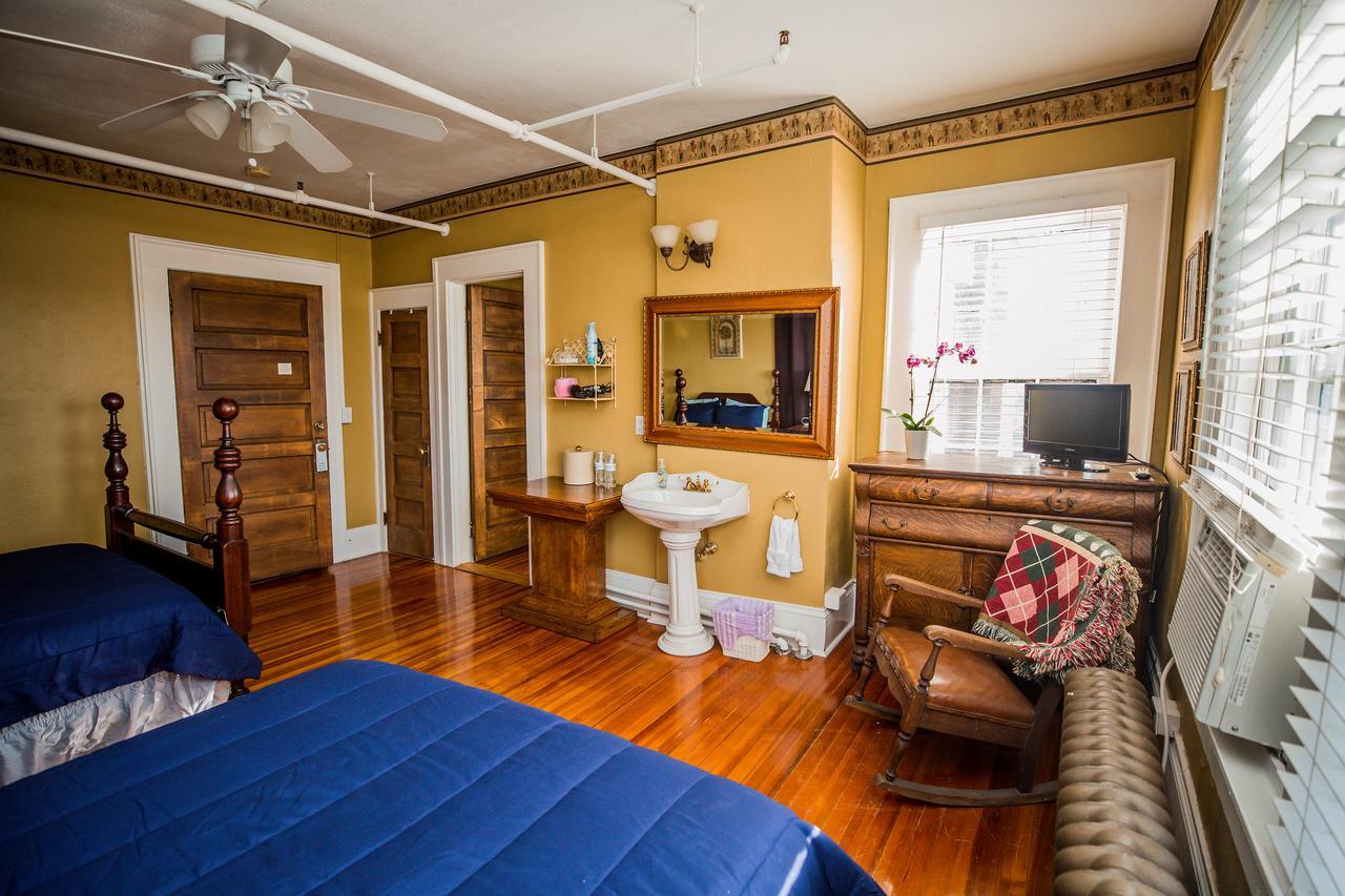 The Henderson Bed & Breakfast Hendersonville Exterior photo